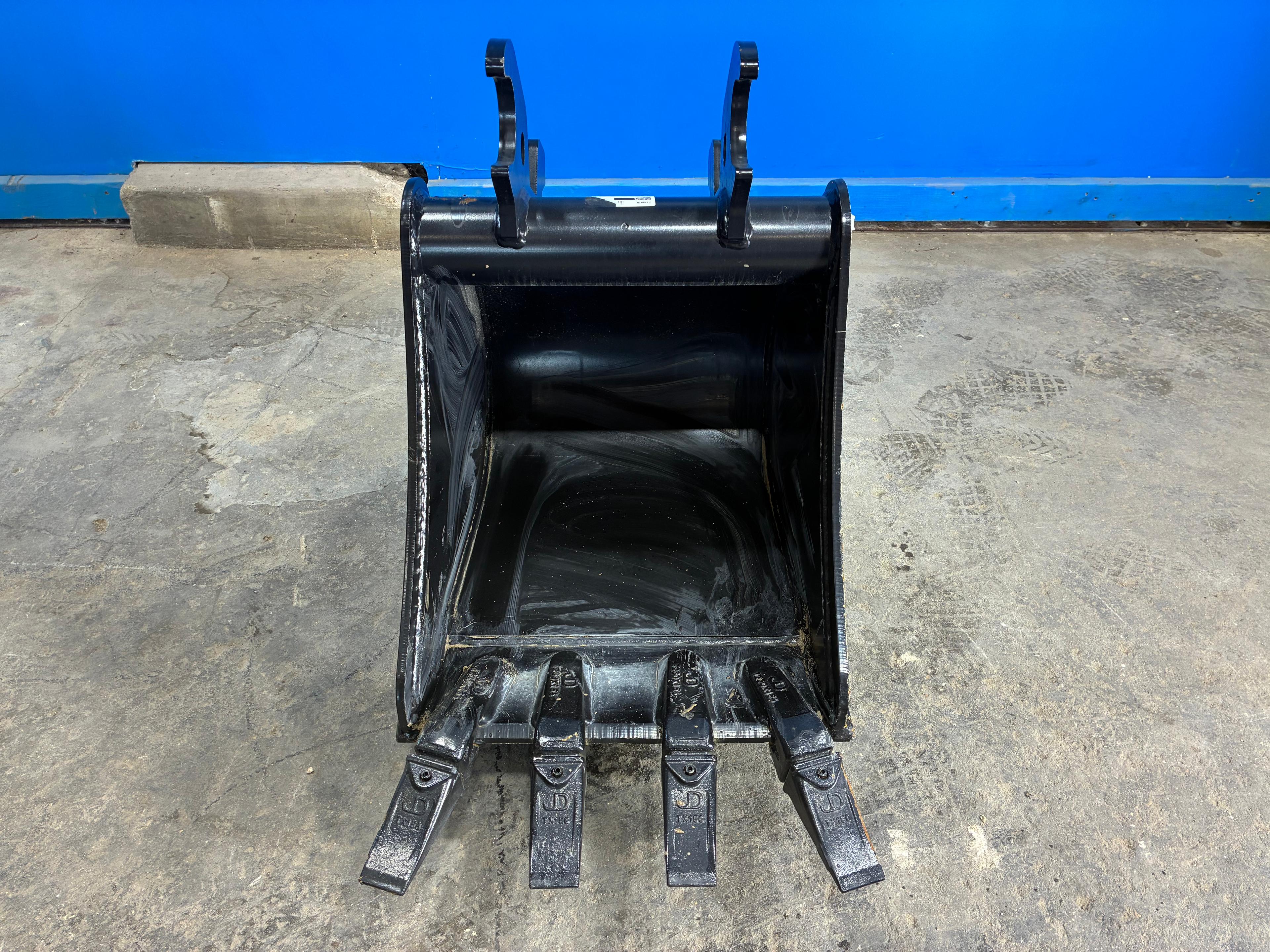 DP148/2 - 18-inch Bucket for JD 35G