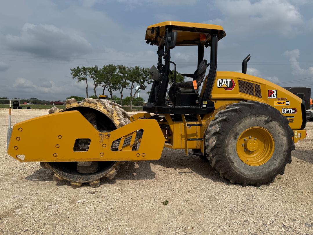 2023 CAT Pad Foot Roller CP11GC