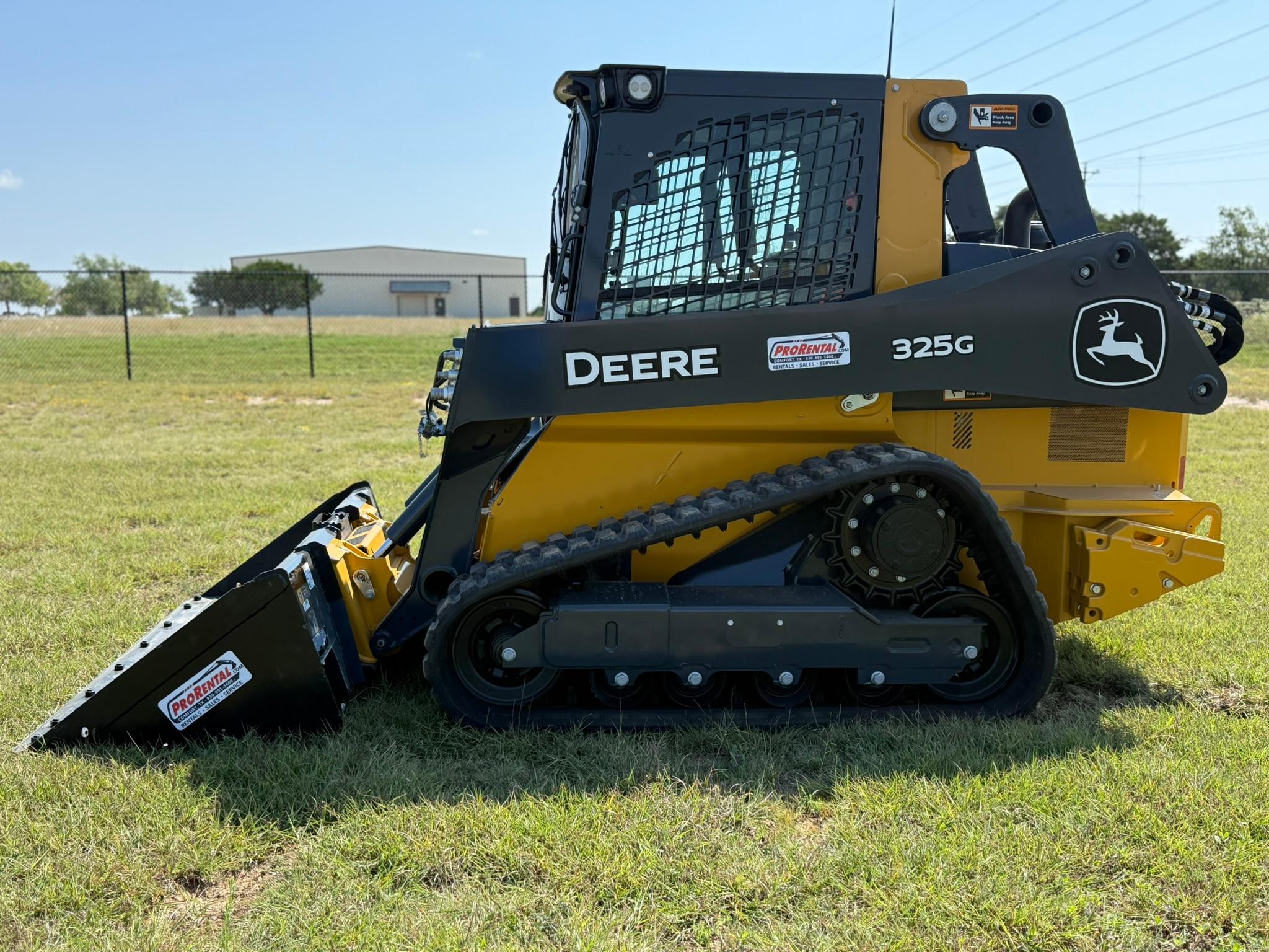 DP163/1 - 2025 John Deere 325G