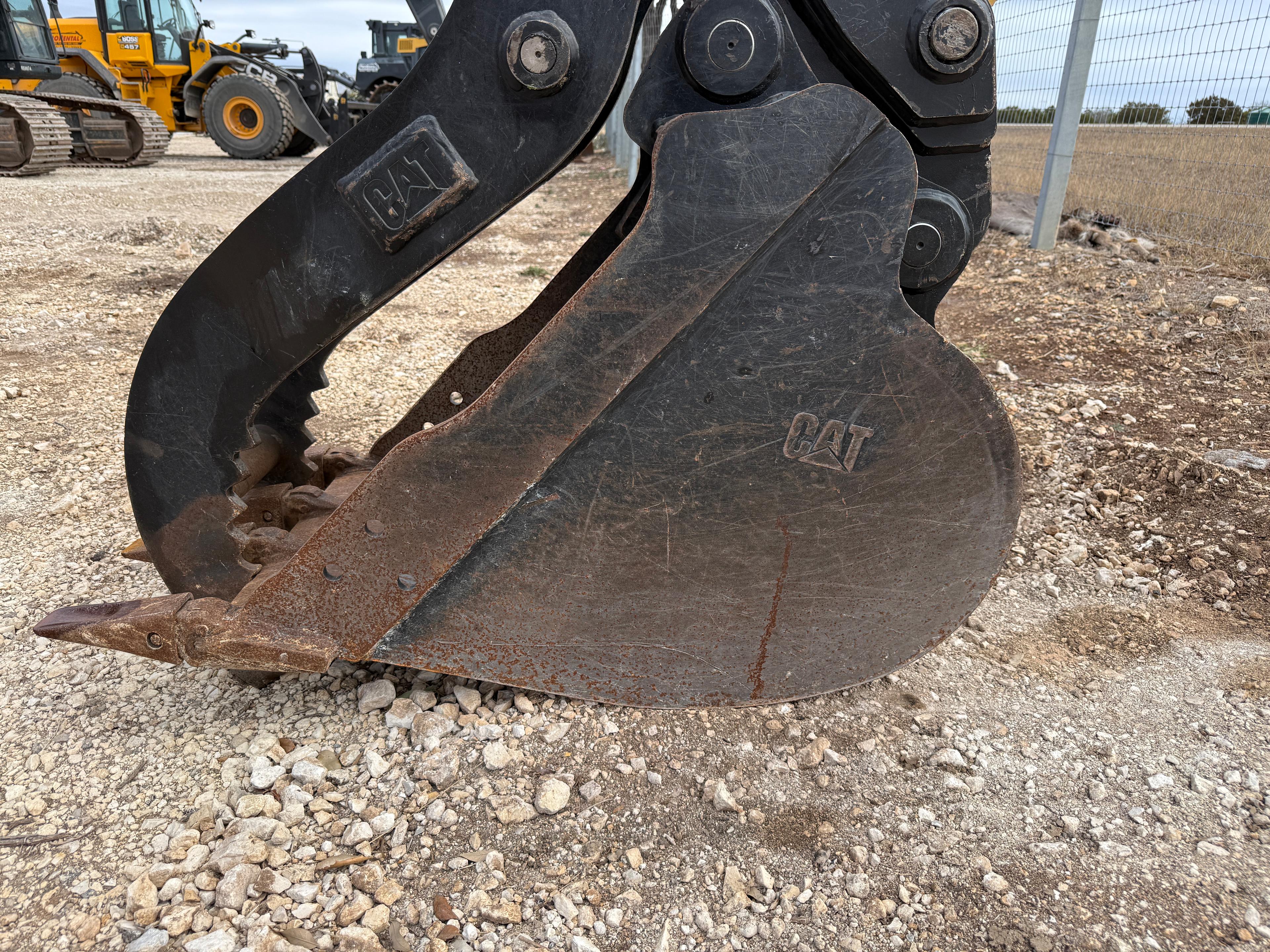 CP EX-002 / A - 18" CAT 309 Bucket with teeth