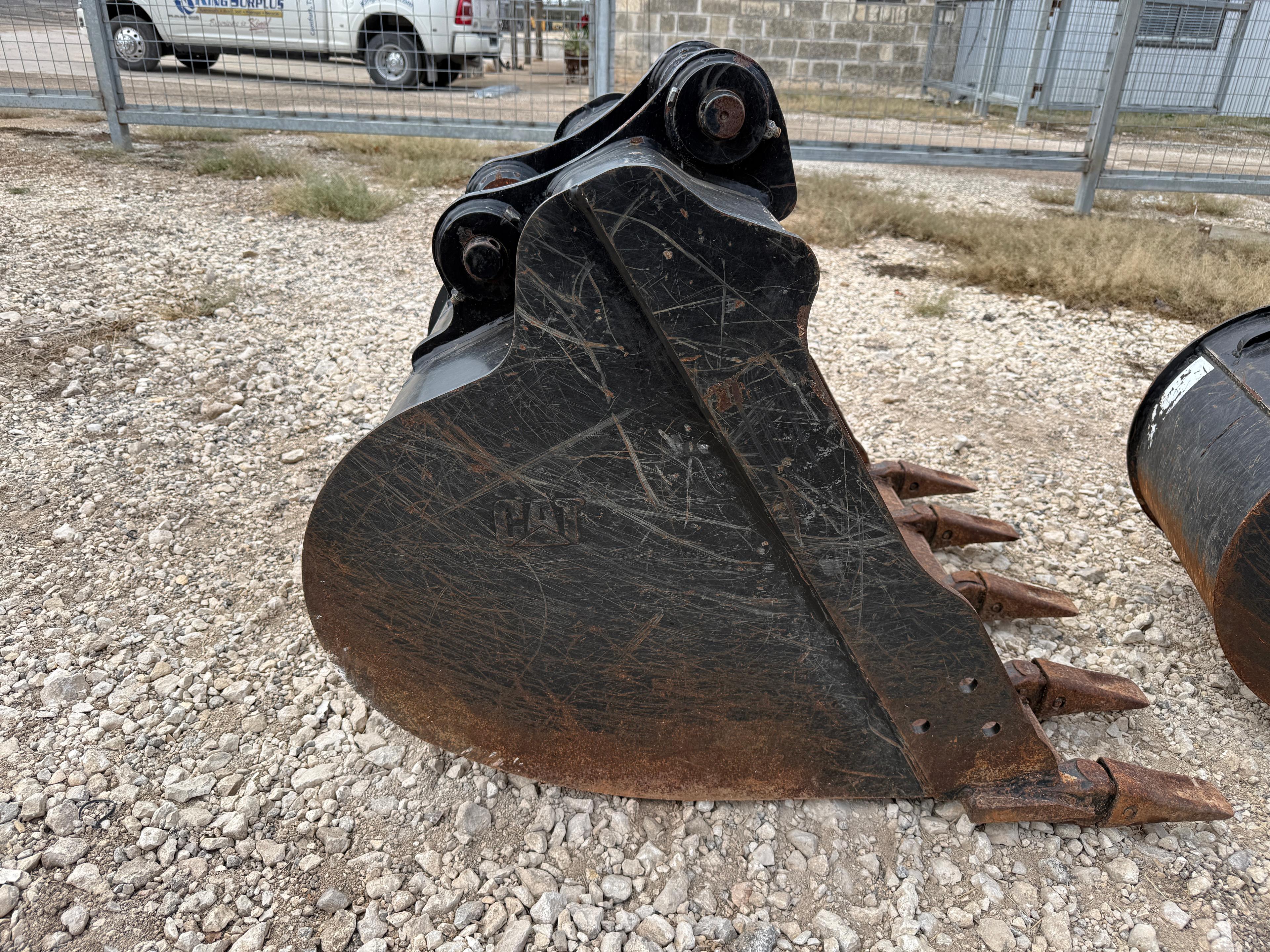 CP EX-002 / C - 36" CAT 309 Bucket w/ teeth