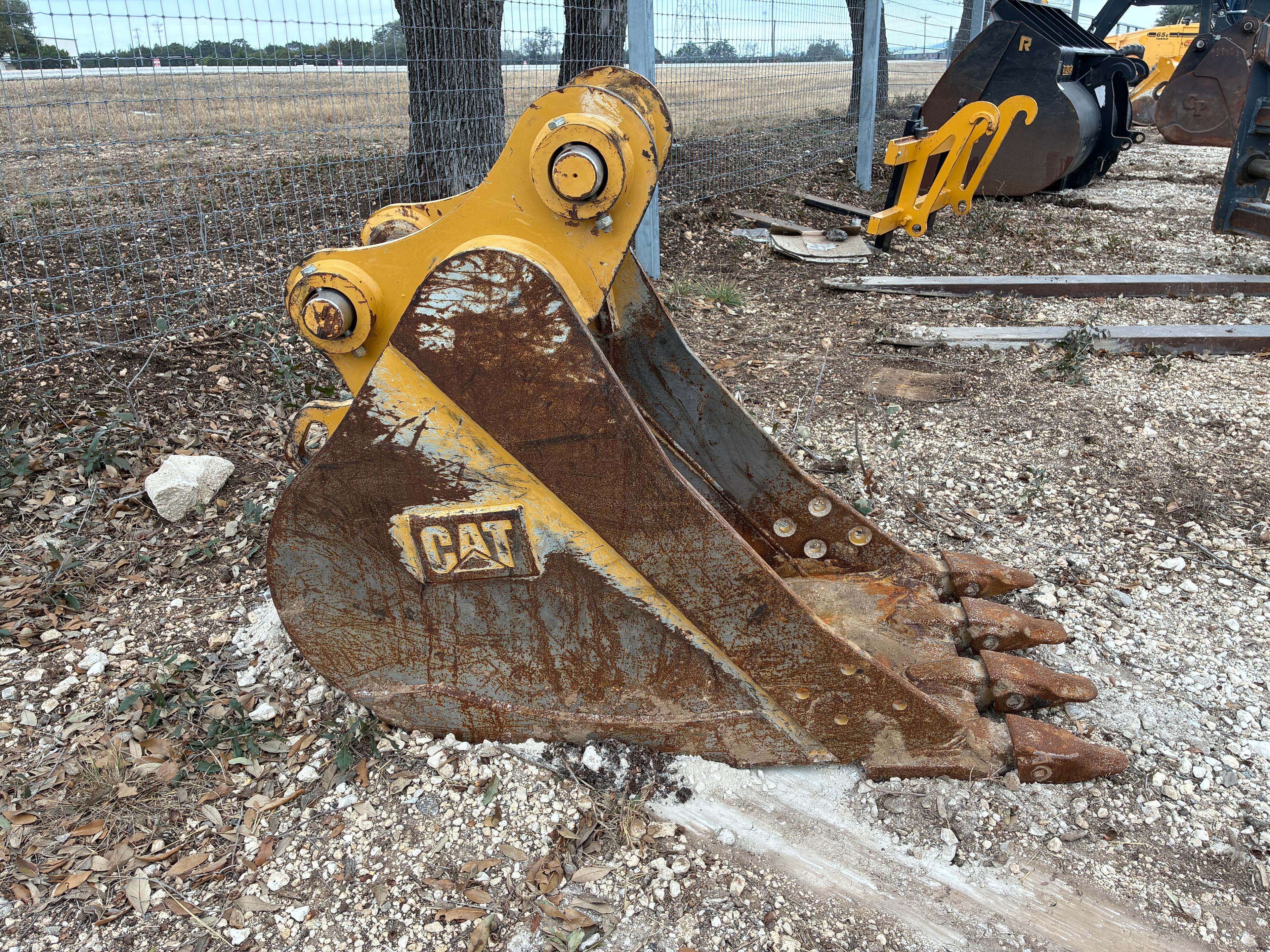 CP-EX-009 - CAT 315F Excavator 24" bucket