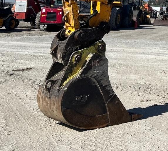 DP185 / A - 2018 JCB JS131LC 23" DIGGING BUCKET