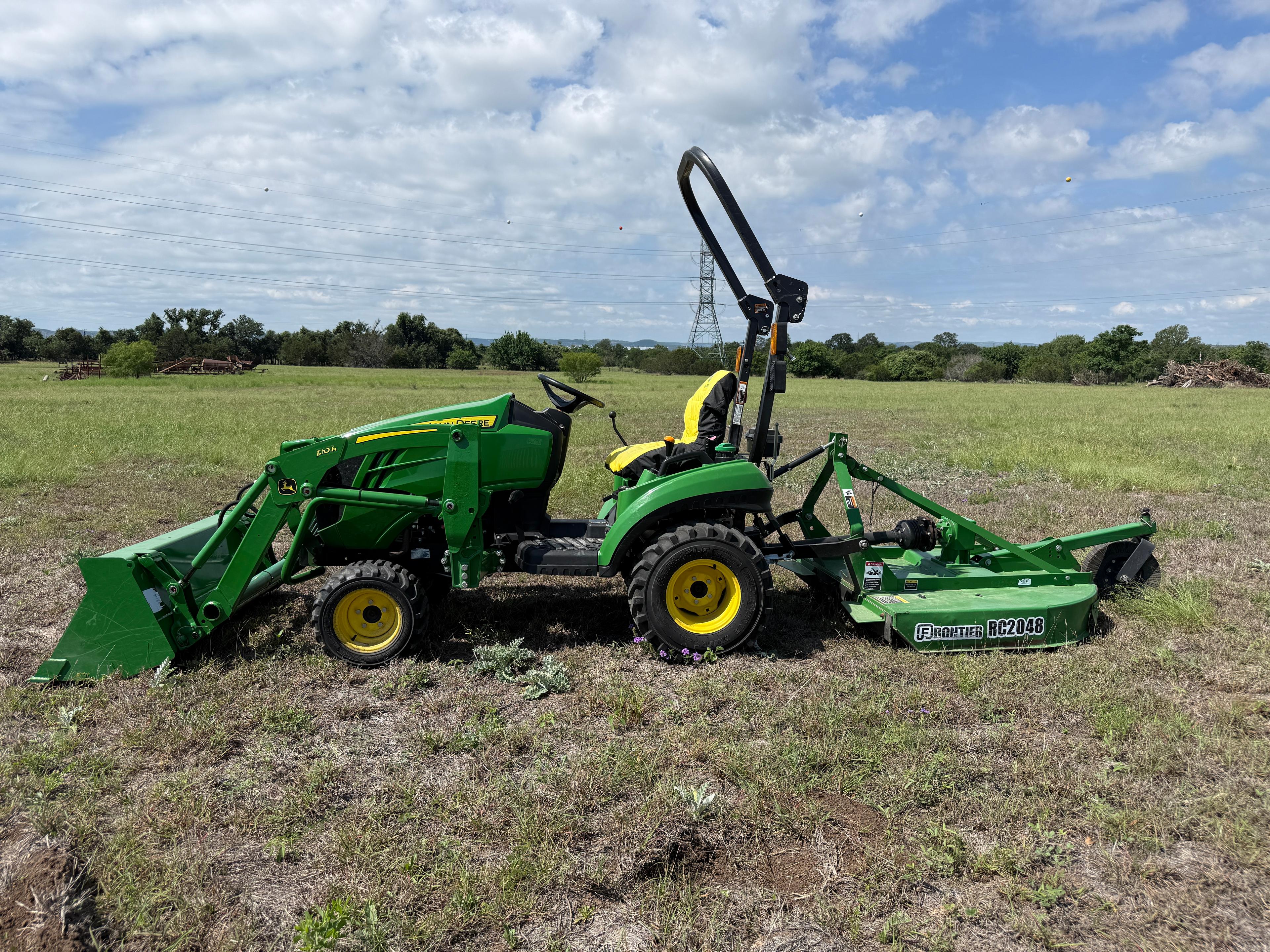 2022 John Deere 1023E Compact Utility Tractor w/120R Loader