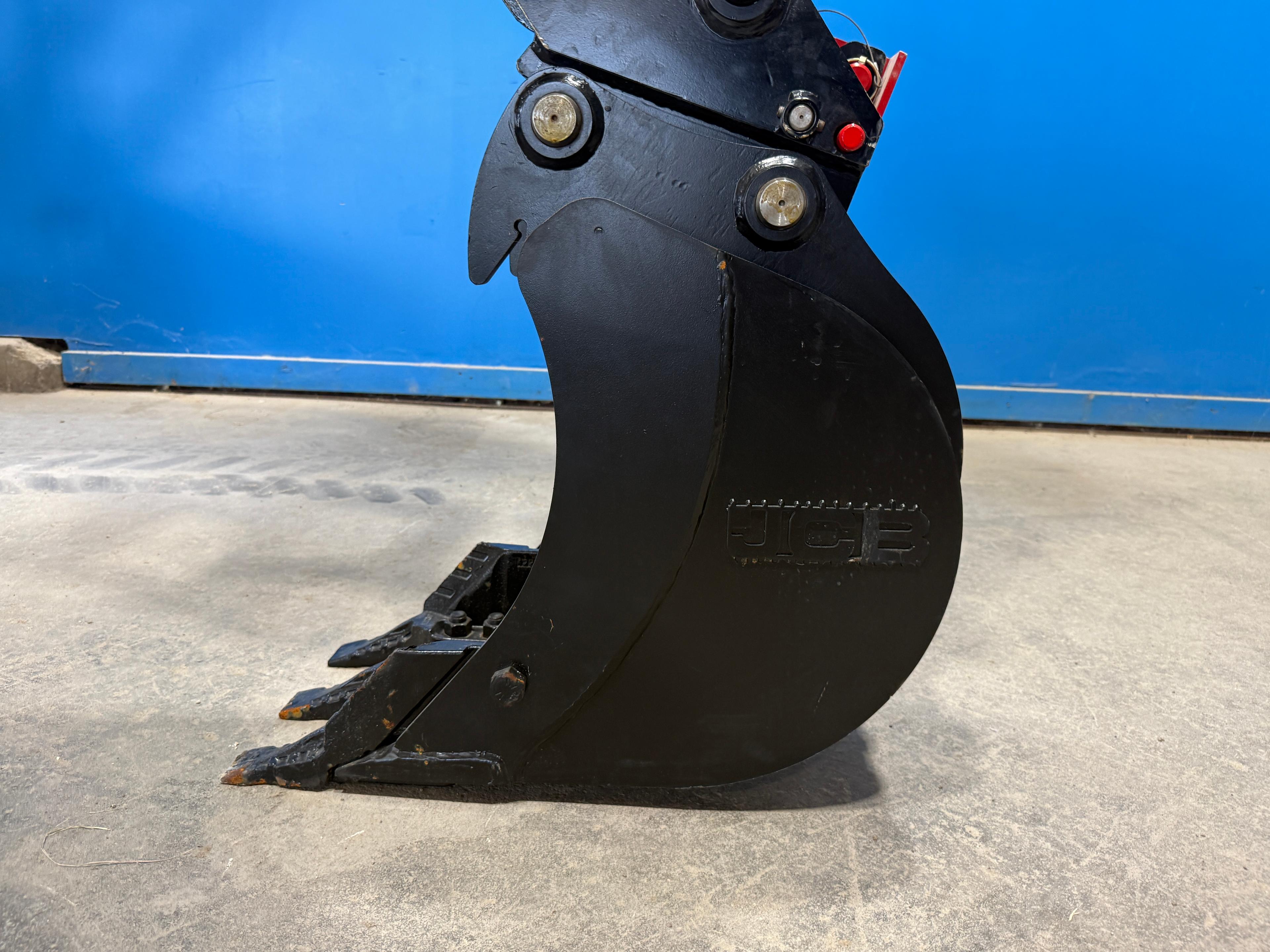 DP195 / A - 2026 JCB 35Z 12" BUCKET