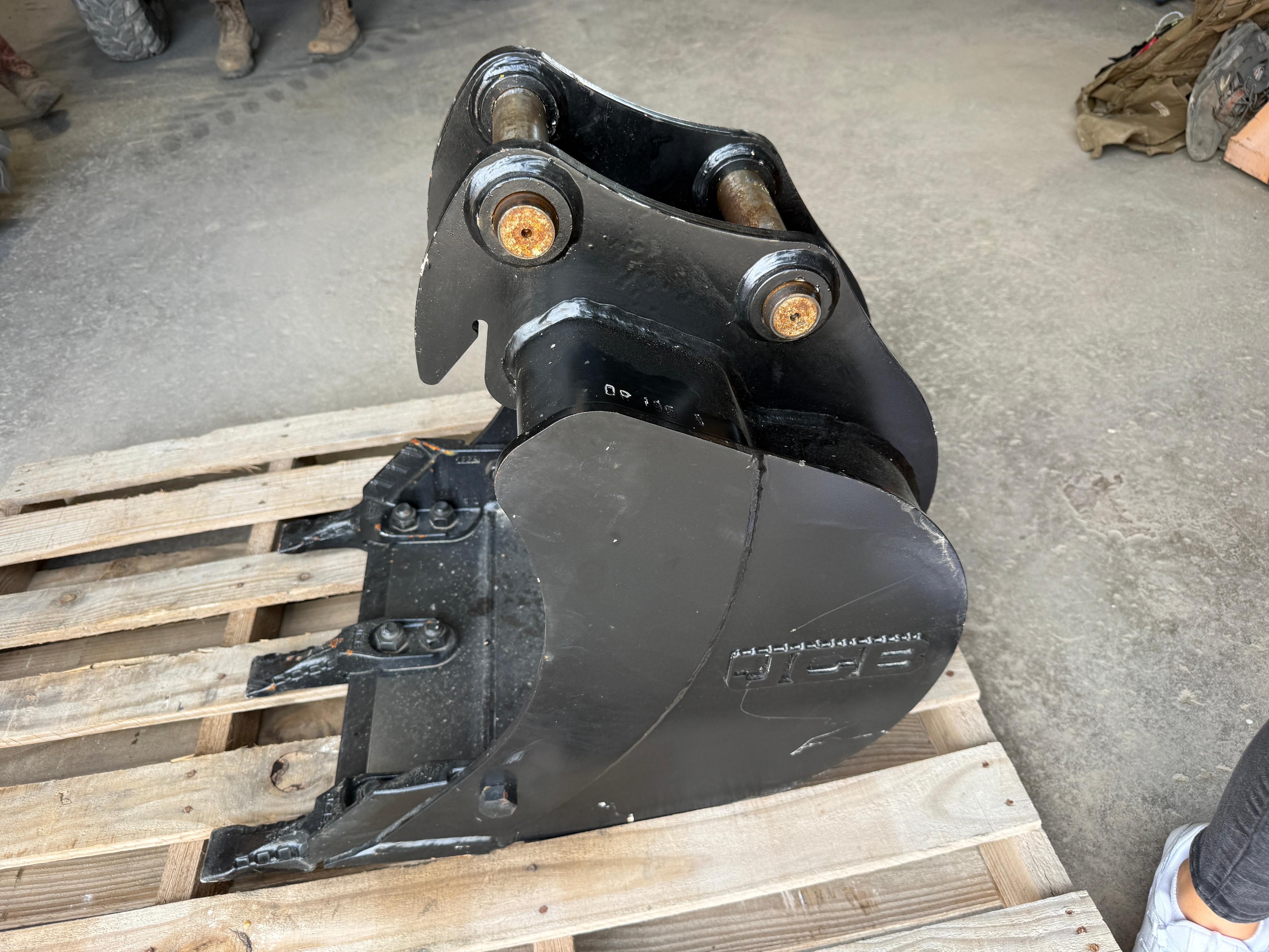 DP195 / B - 2026 JCB 35Z 18" BUCKET