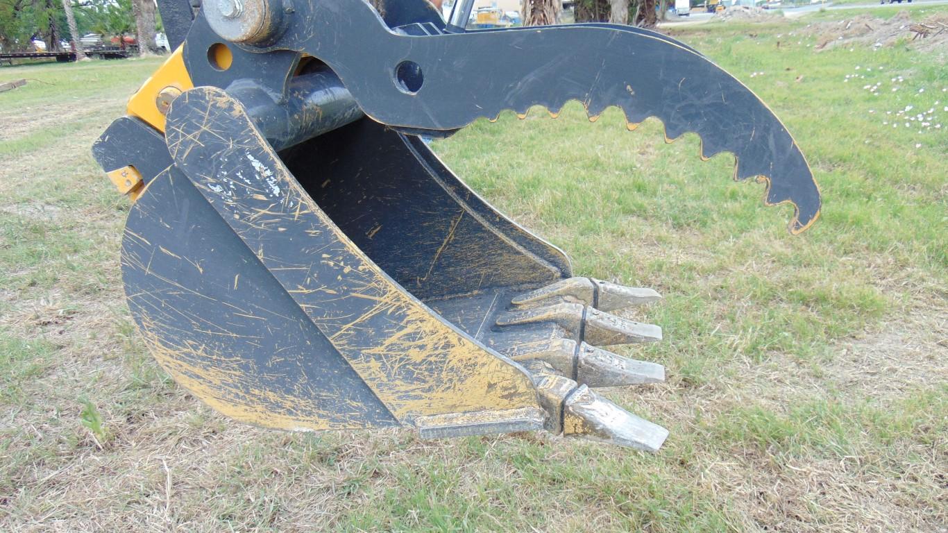 18" Bucket for John Deere 35G